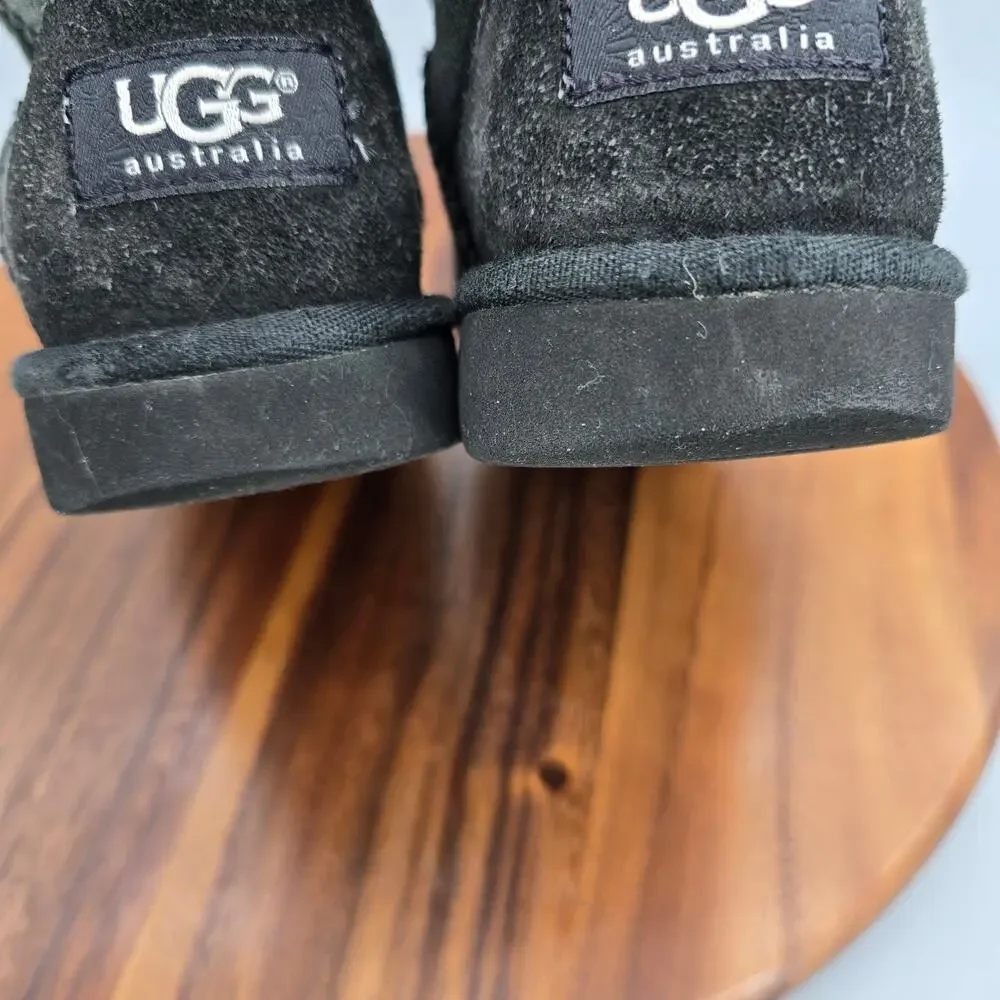 UGG Classic Boots Youth Kids 1 Black Sheepskin Suede Lined Pull On Winter Bootie